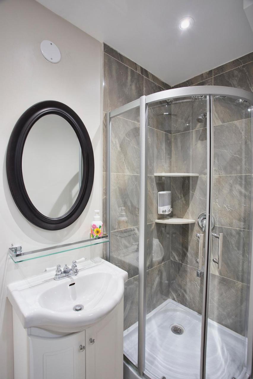 Toronto Rooms And Suites Ngoại thất bức ảnh