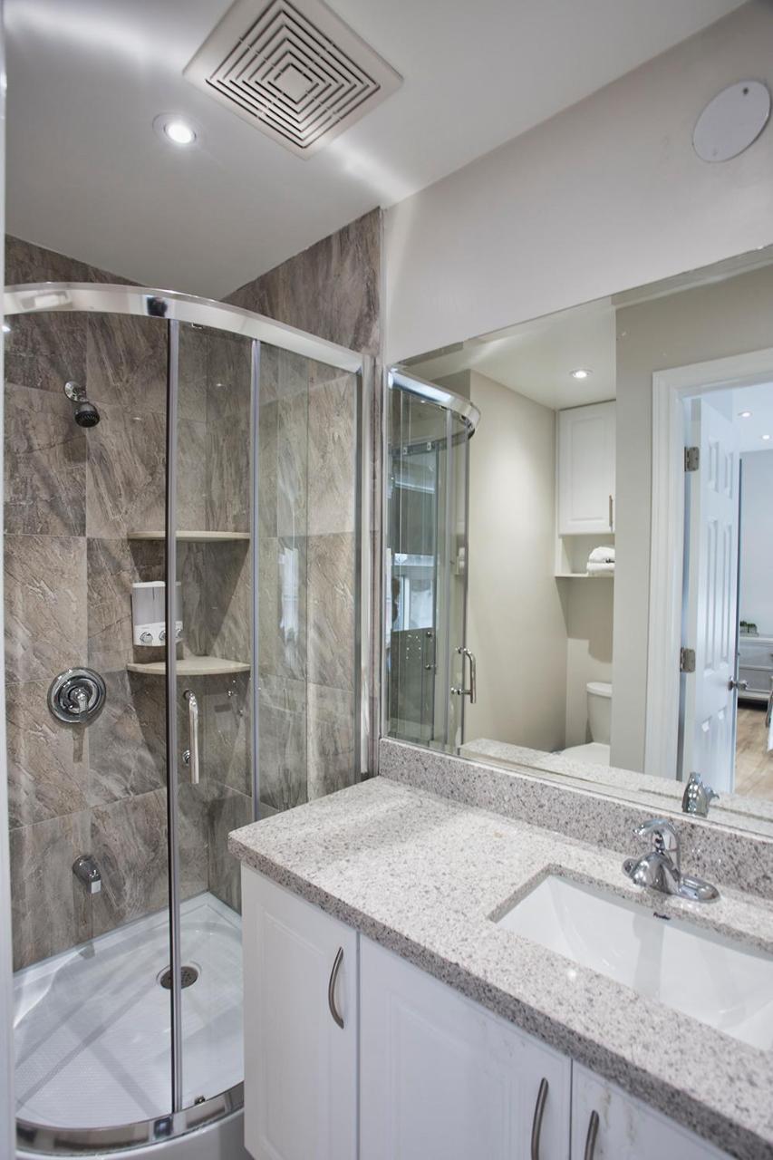 Toronto Rooms And Suites Ngoại thất bức ảnh