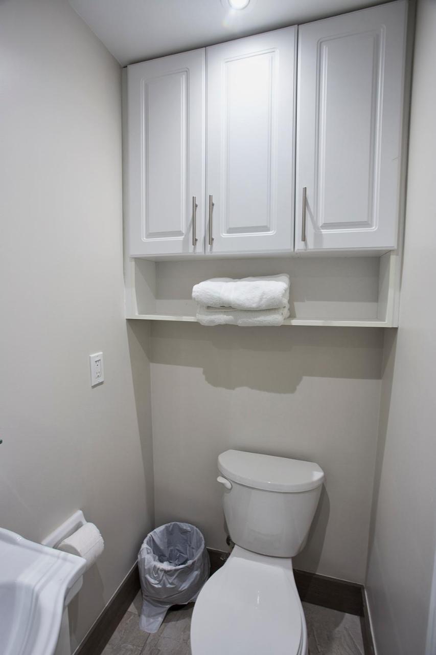 Toronto Rooms And Suites Ngoại thất bức ảnh