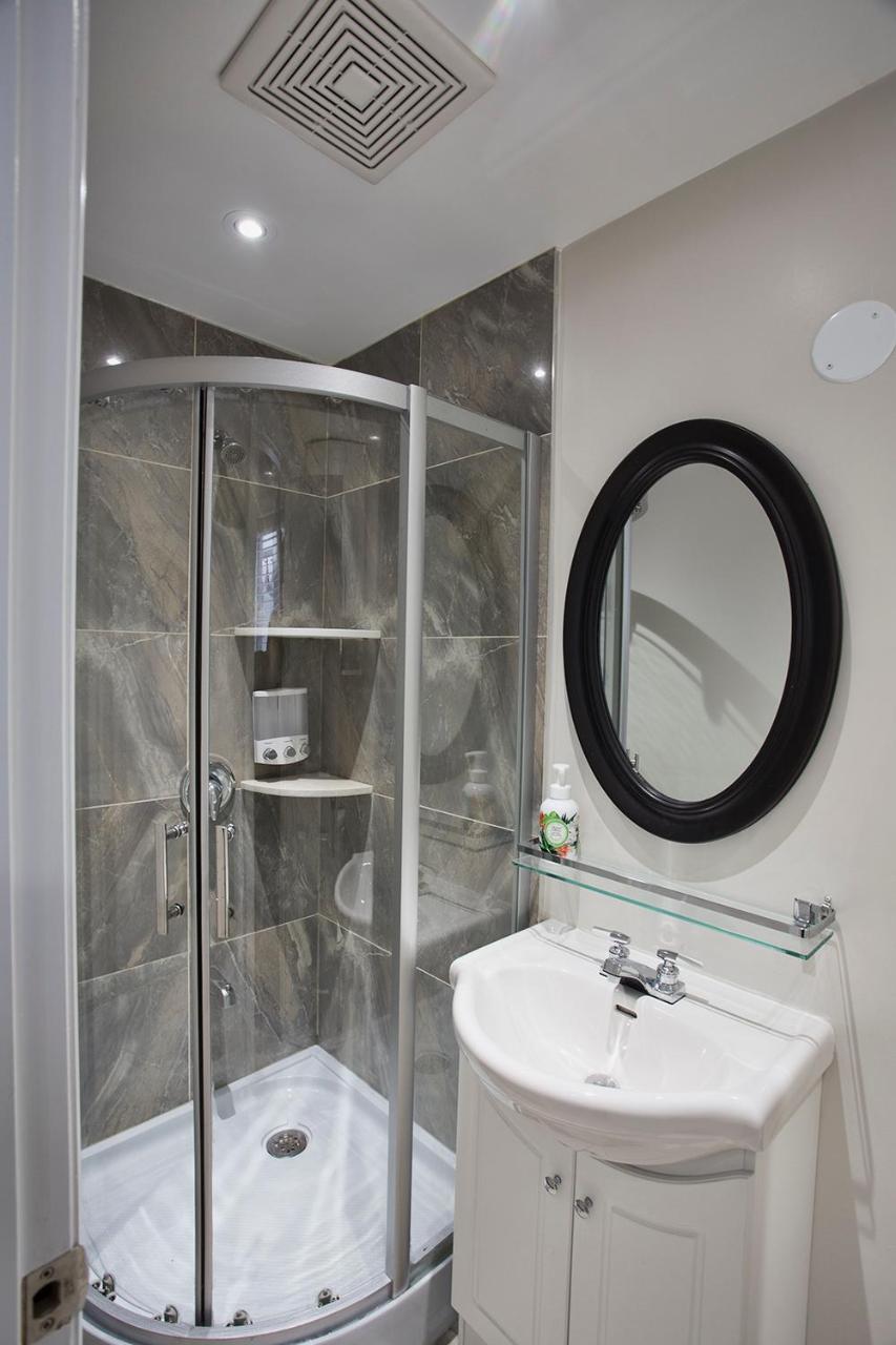 Toronto Rooms And Suites Ngoại thất bức ảnh