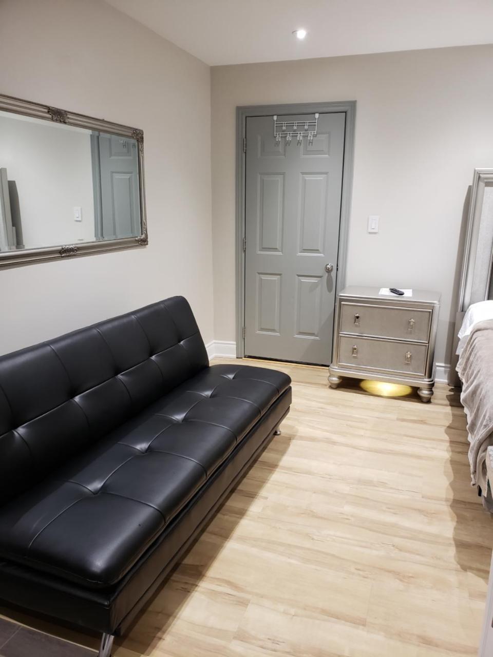 Toronto Rooms And Suites Ngoại thất bức ảnh